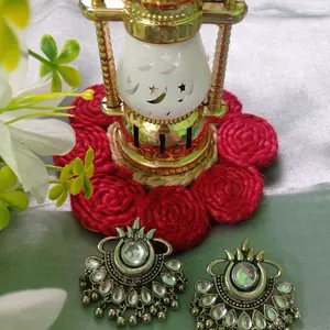 Kundan Studs 